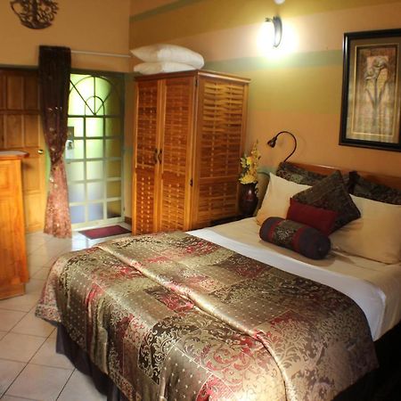 Native Abode Bed & Breakfast Bon Accord Village Dış mekan fotoğraf