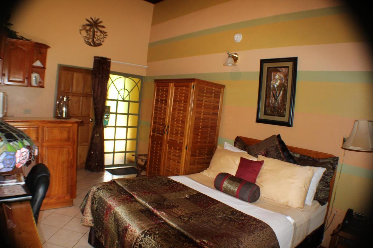 Native Abode Bed & Breakfast Bon Accord Village Dış mekan fotoğraf